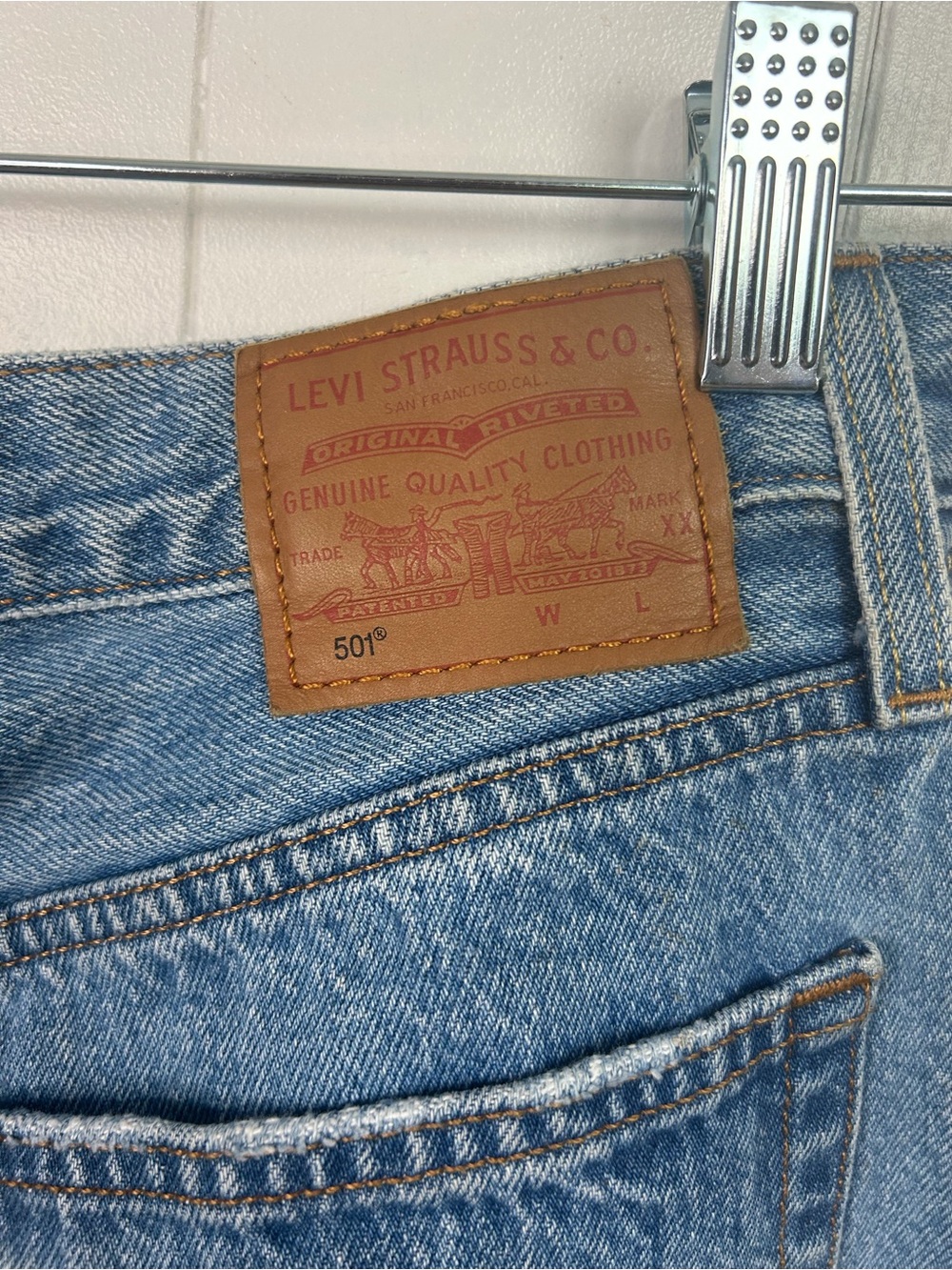 Levi’s 501 Cropped Ankle High Rise Light Wash Frayed Jeans size 31 32 Cotton - Picture 8 of 13